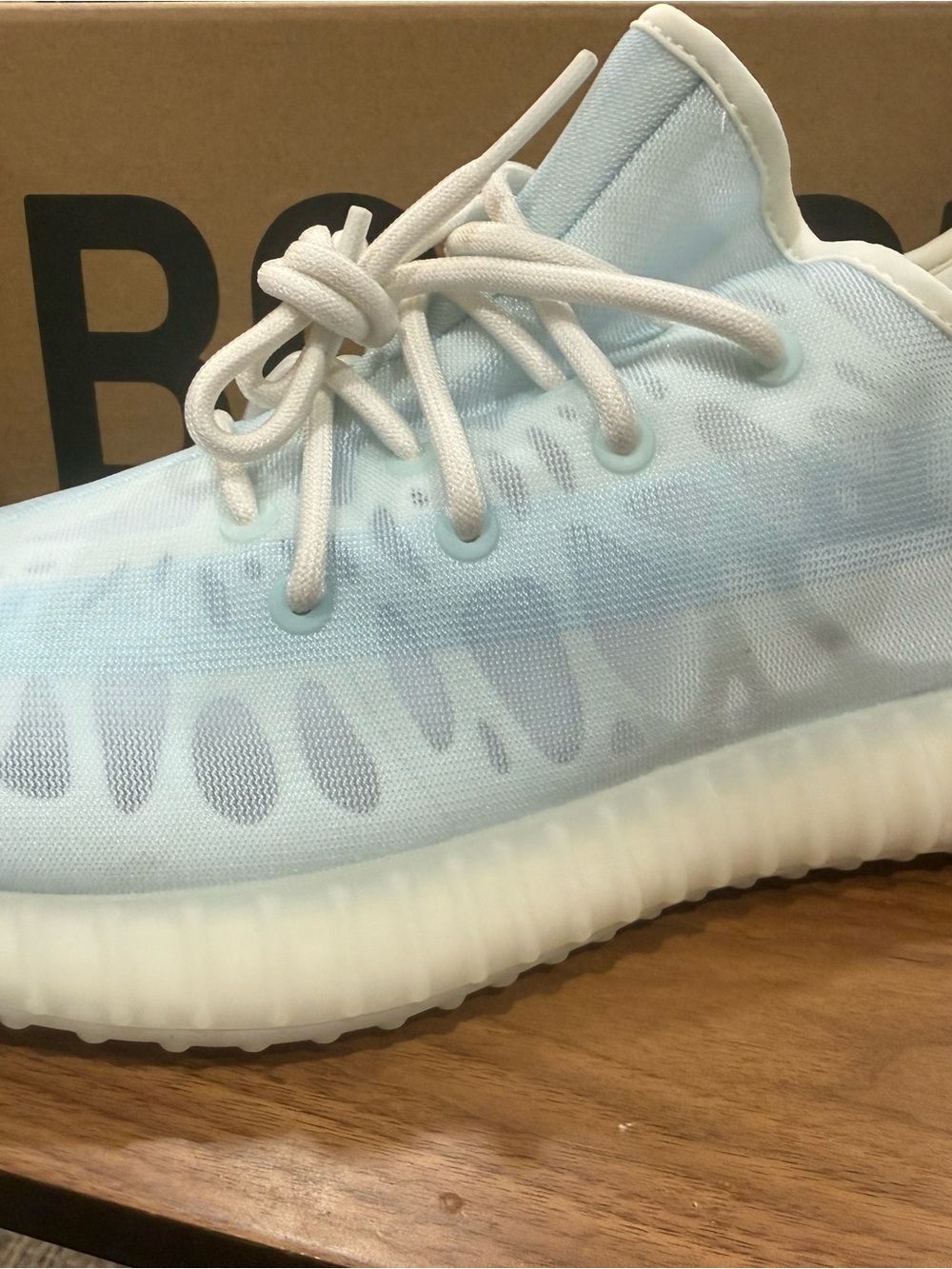adidas YEEZY BOOST 350 Men  LIGHT BLUE/White Sneakers MONICE ORIGINALS SIZE 11
